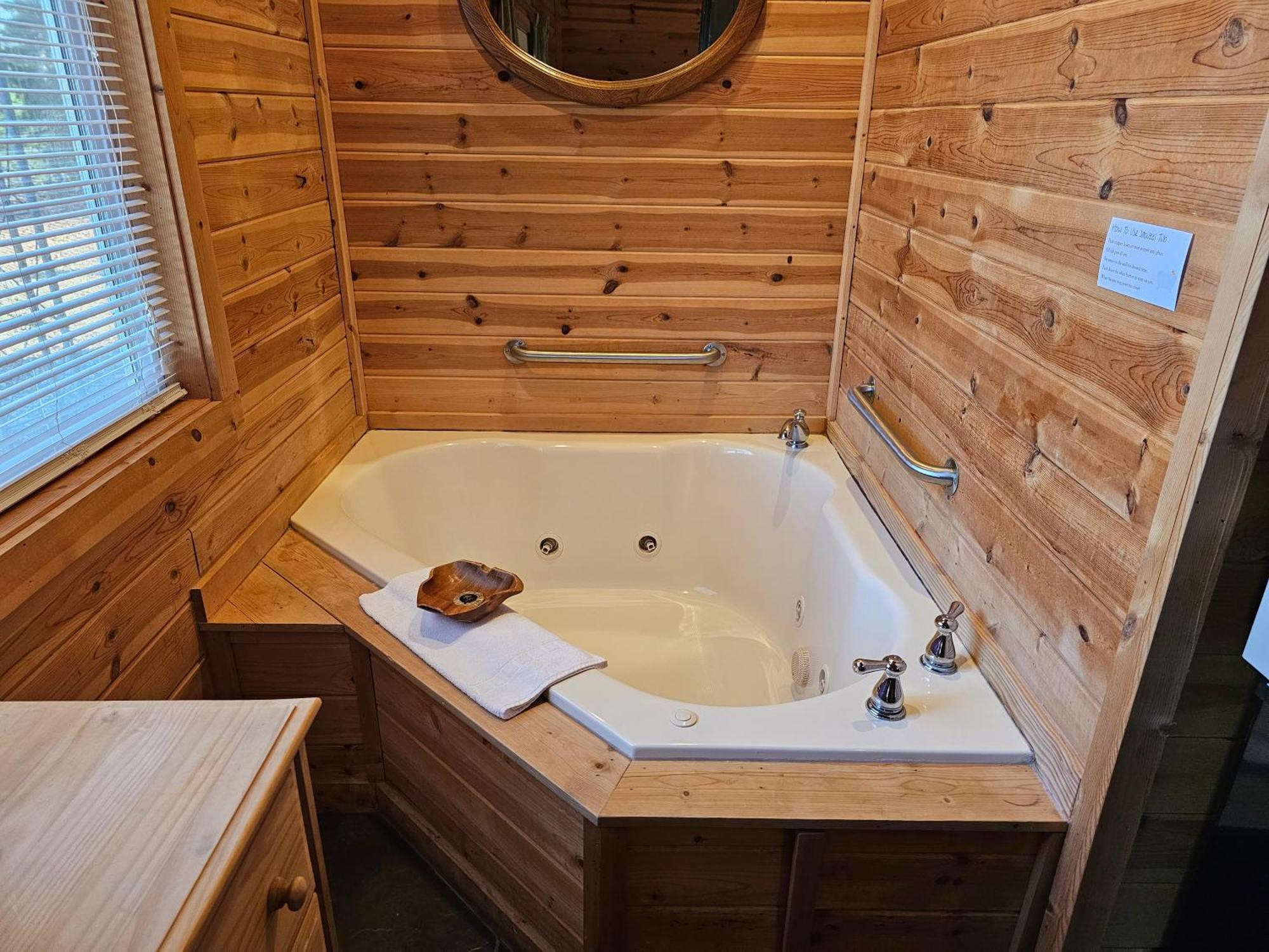5 Min To Beaver Lake-King Bed-Fire Pit-Jetted Tub #4 Eureka Springs Exterior photo