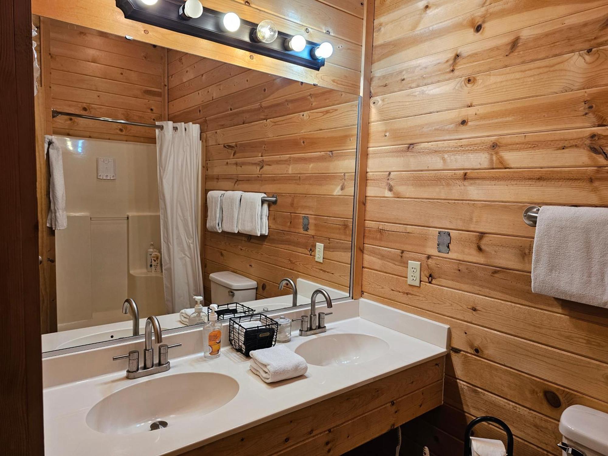 5 Min To Beaver Lake-King Bed-Fire Pit-Jetted Tub #4 Eureka Springs Exterior photo