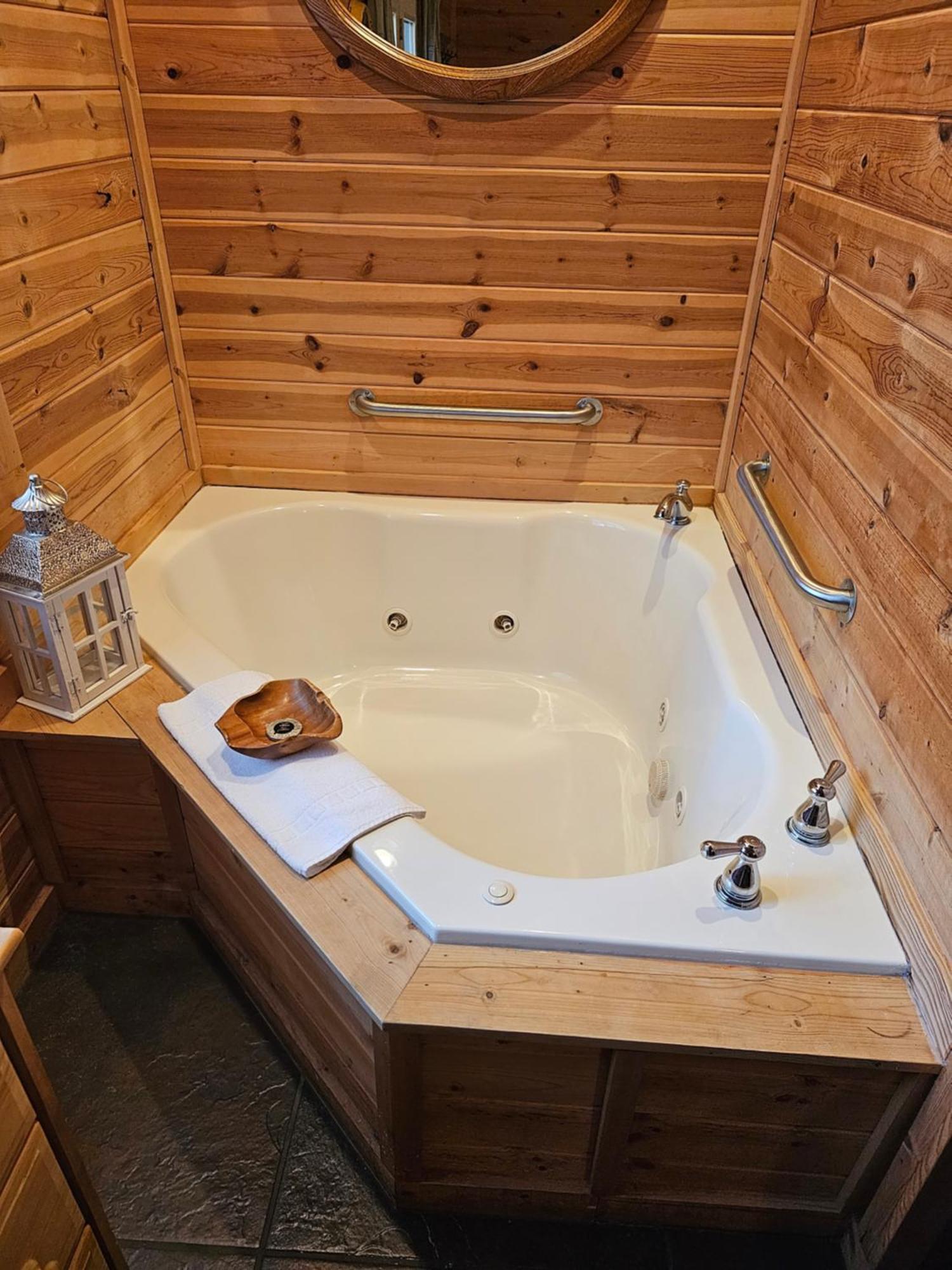 5 Min To Beaver Lake-King Bed-Fire Pit-Jetted Tub #4 Eureka Springs Exterior photo